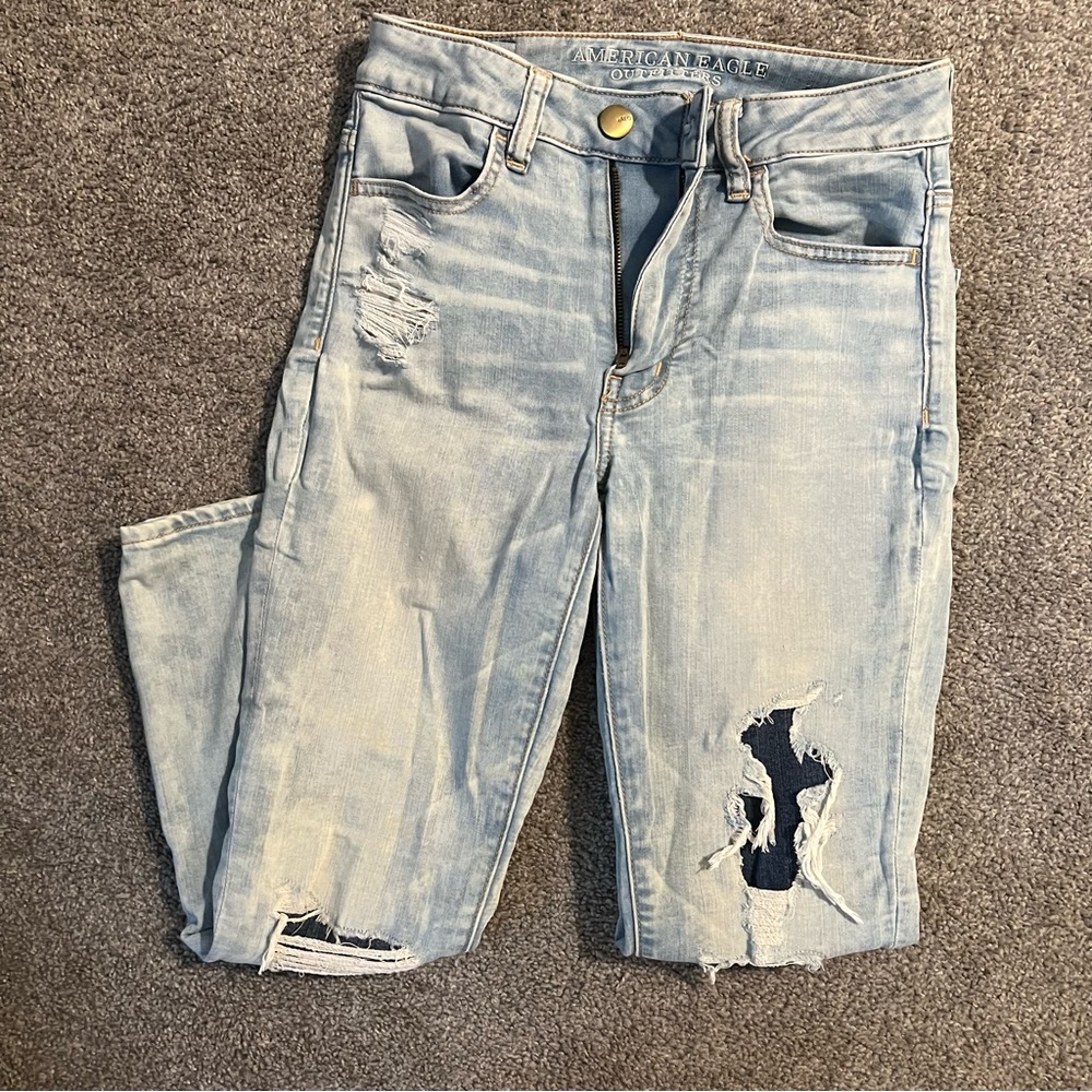American Eagle Distressed Light Wash Jegging Cropped